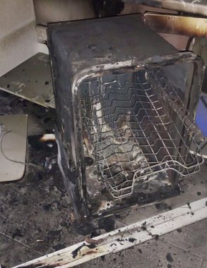 В кировской квартире загорелась посудомоечная машина
