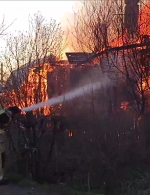 В Котельниче сгорел двухквартирный жилой дом