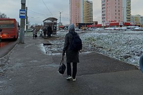 Водитель легковушки в Кировской области снес автобусную остановку и угодил в канаву